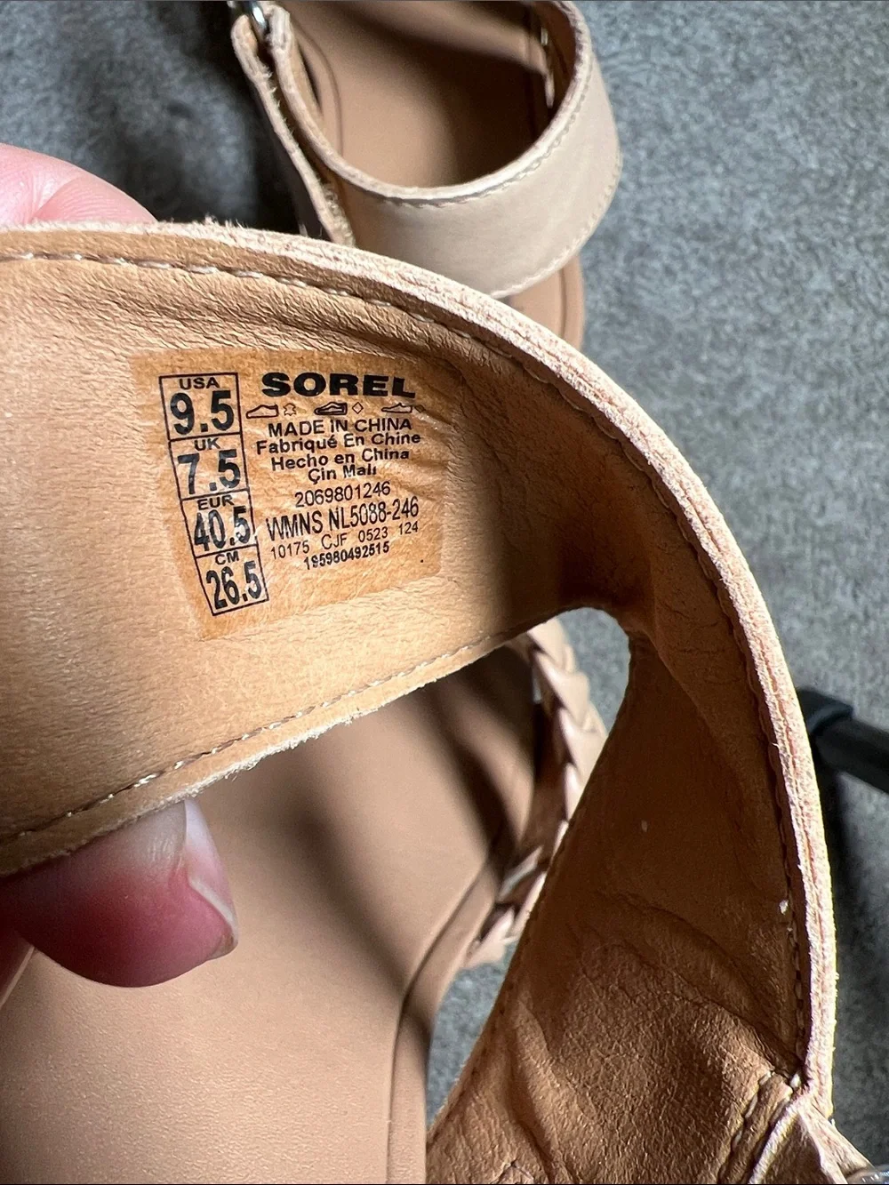 Sorel Joanie IV Y Strap Wedge Women's Platform Sandal Tan size 9.5